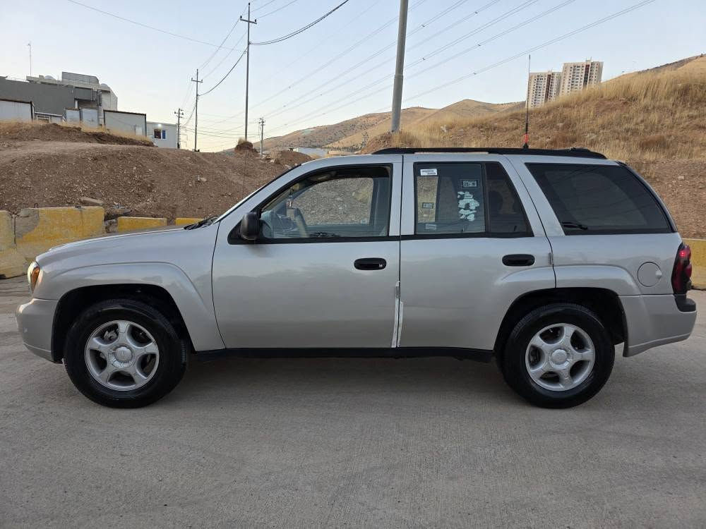***********
***********
بلايزرموديل 2005
كيرئؤتؤماتيك مه كينه ره ش مرخوب 4x4ده بل ئه كسل كيرؤ مه كينه ي بيلاد ته بريد ساردو كه رمي مه سبوت كيرؤمه كينه ؤ ده بل ئه كسلي به شه رتي فيتر جوارتايه ويلي تازه بئ ده عمو بئ ليدرانه هيجي بيوه نيه بيشؤ دؤاي كه بسه بؤياخ حيزامه بؤ جؤاني سه نه ؤي به سه ر جؤه شينكه ي بيشؤي دراؤه هه زه ي تازه يه 4 ره قه مه كه شي له كه لايه نرخ (57)كه لاؤ كه ميك مؤعامه له به شه رتي ته حؤيلؤ خرامه ؤ براؤه ي به شه رت به س بؤ فرؤشتنه كؤرينه ؤه ناكه م 
*********** السليمانية, العراق

