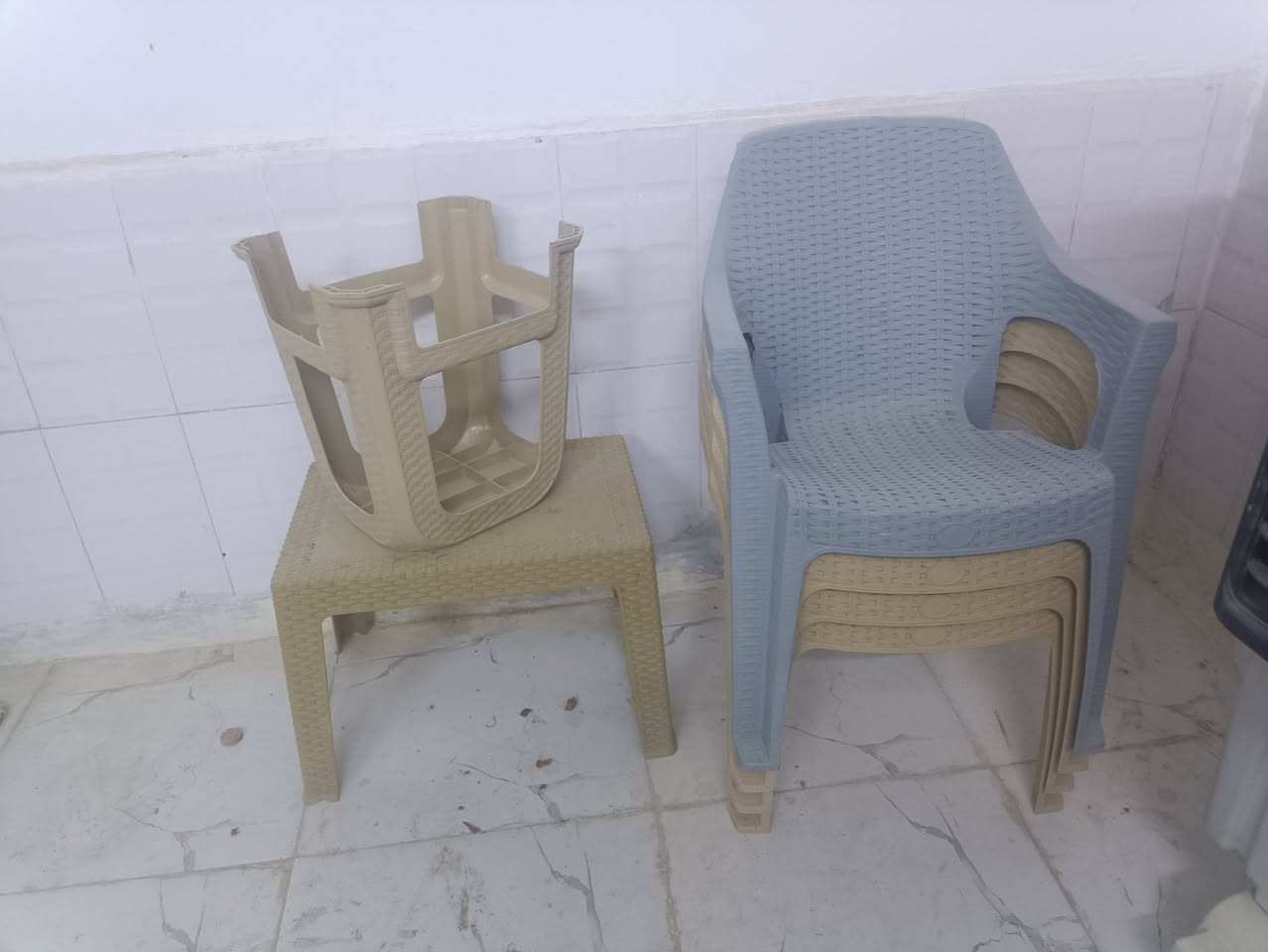طباخ عينين • ميز مكتبي • بليارد