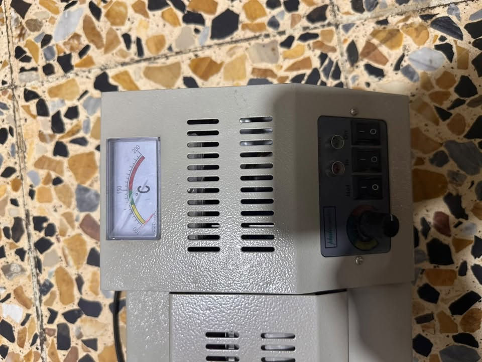 كابسات هويات • مكبس A4 • نظيف ٩٩٪