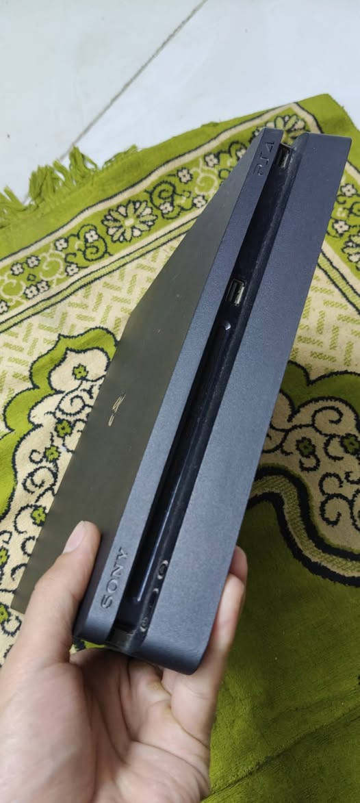 السلام عليكم للبيع او مراوس ب Xbox one x  جهاز نظيف بلي 4سلم  1 تيرة  يجي ويا كارتونة  وجوستك  ولعبة جي تي اي 3 اجزاء    ورزدنت ايفل الجزء 8   مكاني الدورة شارع 60  او نفق الشرطة  للاستفسار ***********  جهاز نظيف على ايدي  السعر 230 وبي مجال بسيط
