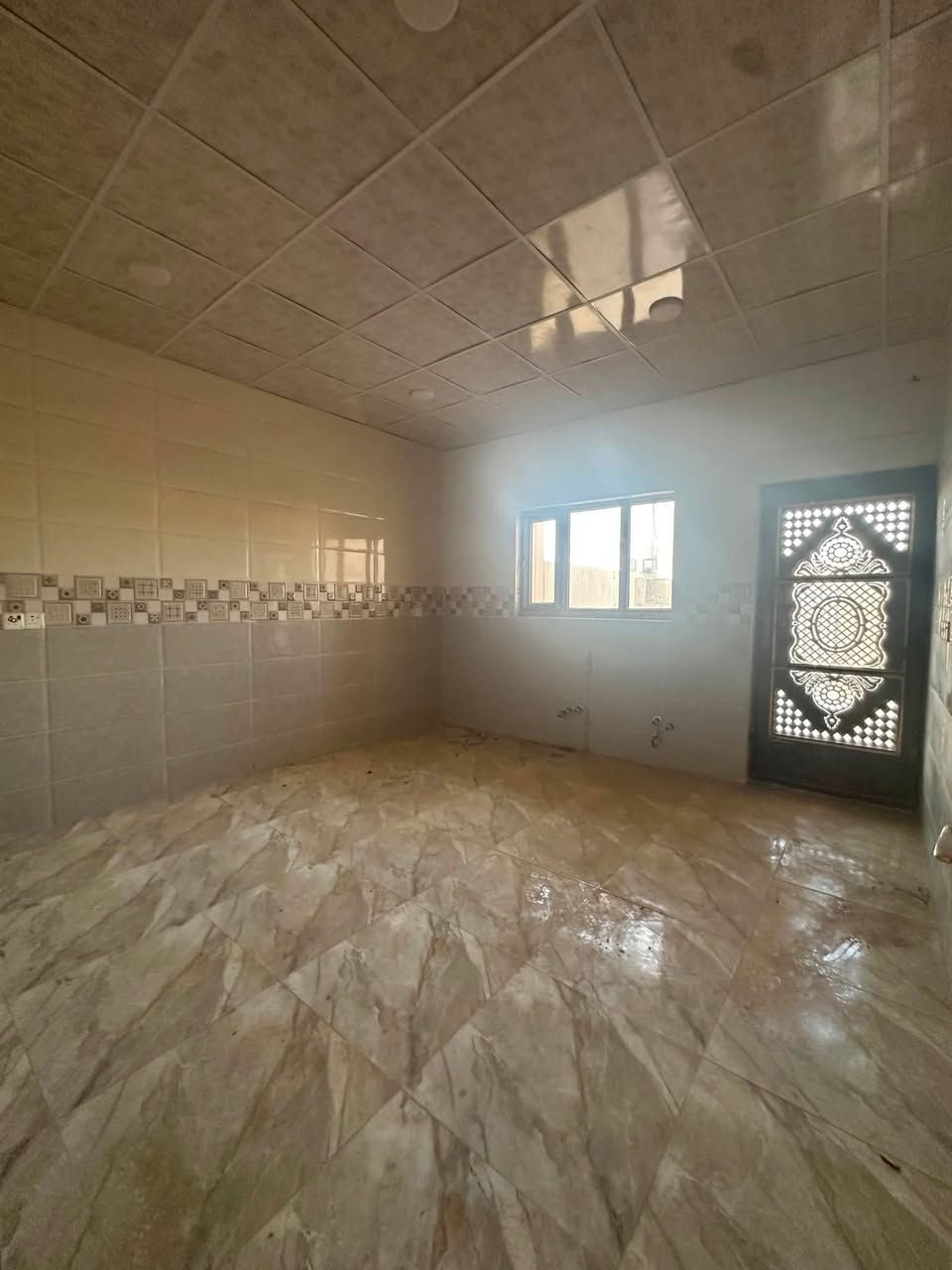 دار صفر للايجار  الديوم مجمع طيبه 2
ركن 
مساحة 200 متر 

4 غرف نوم+ هول + ستقبال  + مطبخ  + كراج 

قريب ع  شارع 60 

ايجار ٤٠٠ الف  قفل قفل

؛ الاستفسار  اتصال ع 

***********
