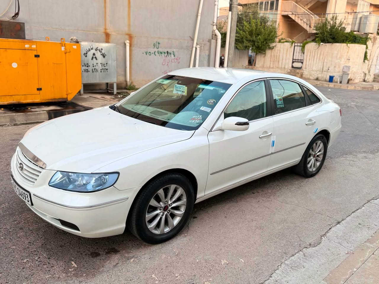 هونداي ازيره 2008 خليجي كلش حلوه ونظيفه جاهزه من كلشي فول مواصفات فقط بدون سلايت .شرط تجي تشوفها بعد احلى من الصور . محرك 3300 المرغوب شادلها جديد مال كصه اوربي .شرط مكفوله من الحادث لون السياره ابيض صدفي بيها أماكن قليله فقط كلير .رقم اربيل باسمي قبل يومين حولتها يعني جاهزه من كلشي تحويلها ما طول ساعه .سعر 85ومجال حك جيا فقط عنوان اربيل 
***********
***********
*********** أربيل, العراق
