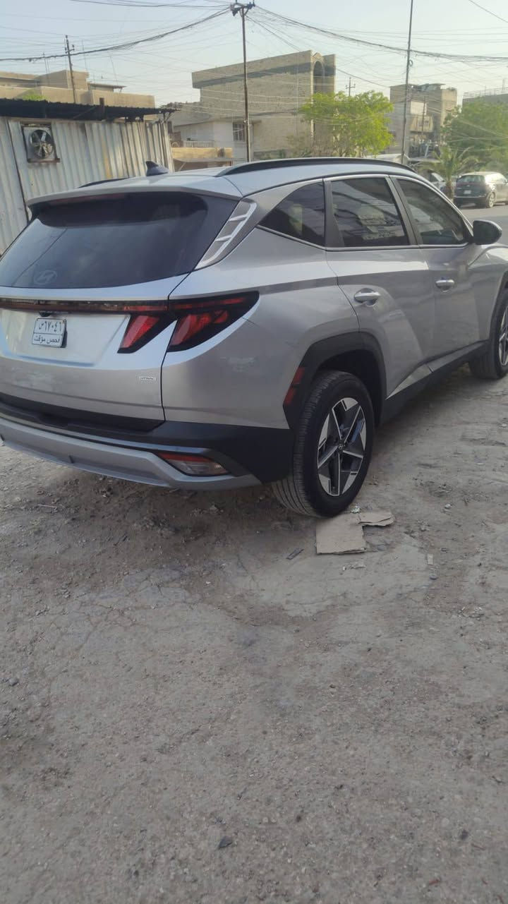 السلام عليكم توسان 25لبيع السياره بدون رقم حادثه بابين عكس السائق بدون دواخل السياره جاهزه  وجديده السعر 180 وبيها مجال  العنوان الشعب 
الاستفسار ‏‪***********‬‏ \***********
ملاحضه صور الحادث مرافقه المنشور

نص مكتوب في الصور:
- 69592445x