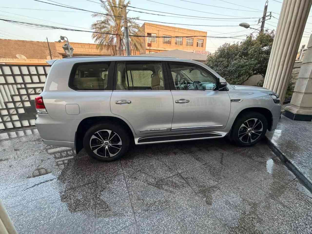 لاندكروز • ٢٠٢١ • رقم بغداد