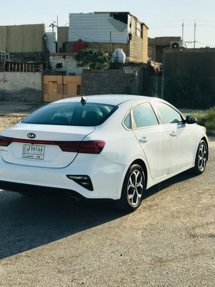 السلام عليكم فورتي 2021  وارد امريكي

السيارة بسمي  حادثها نص البنيد وجاملغين صبغ وعابر الصبغ على البيبان شي قليل كير At صور الحادث مرفقة بالمنشور المواصفات رادار امامي حساس امامي خلفي شاشة كبيرة ودوارة 3 وضعيات قيادة تبريد + تدفئة صدر امامي خلفي نضيف السيارة ع ادينة رقم بغداد السعر 125 وبيها مجال ان شاء الله للاستفسار *********** مكاني كوت
