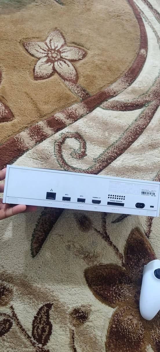 السلام عليكم اخوان
اكس بوكس سيريس اس جيل 24 مستخدم 
الجهاز بحالة ممتازة ، نضيف وما مفتوح ابدا ، +بطارية شحن للجوستك 
السعر 450
للتواصل ***********

