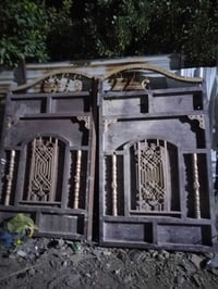 باب خارجي • عرض ٢٫٥م • ارتفاع ٢م