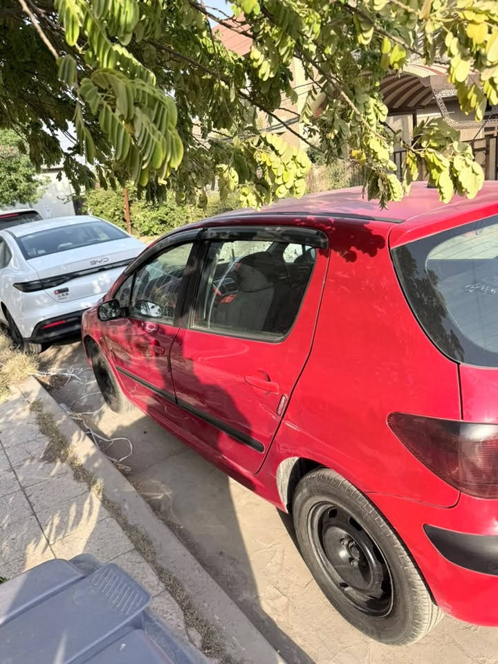 سلام عليكم بيجو 307 موديل 2005
سيارة جاهزه بس ناقصها باور ستيرن عاطل 

كير مكينه بلكات نوزلات كلها تمام مصبوغه حزام رايدها ب45 وبيها مجال بسيط 

***********
بغداد العامرية

