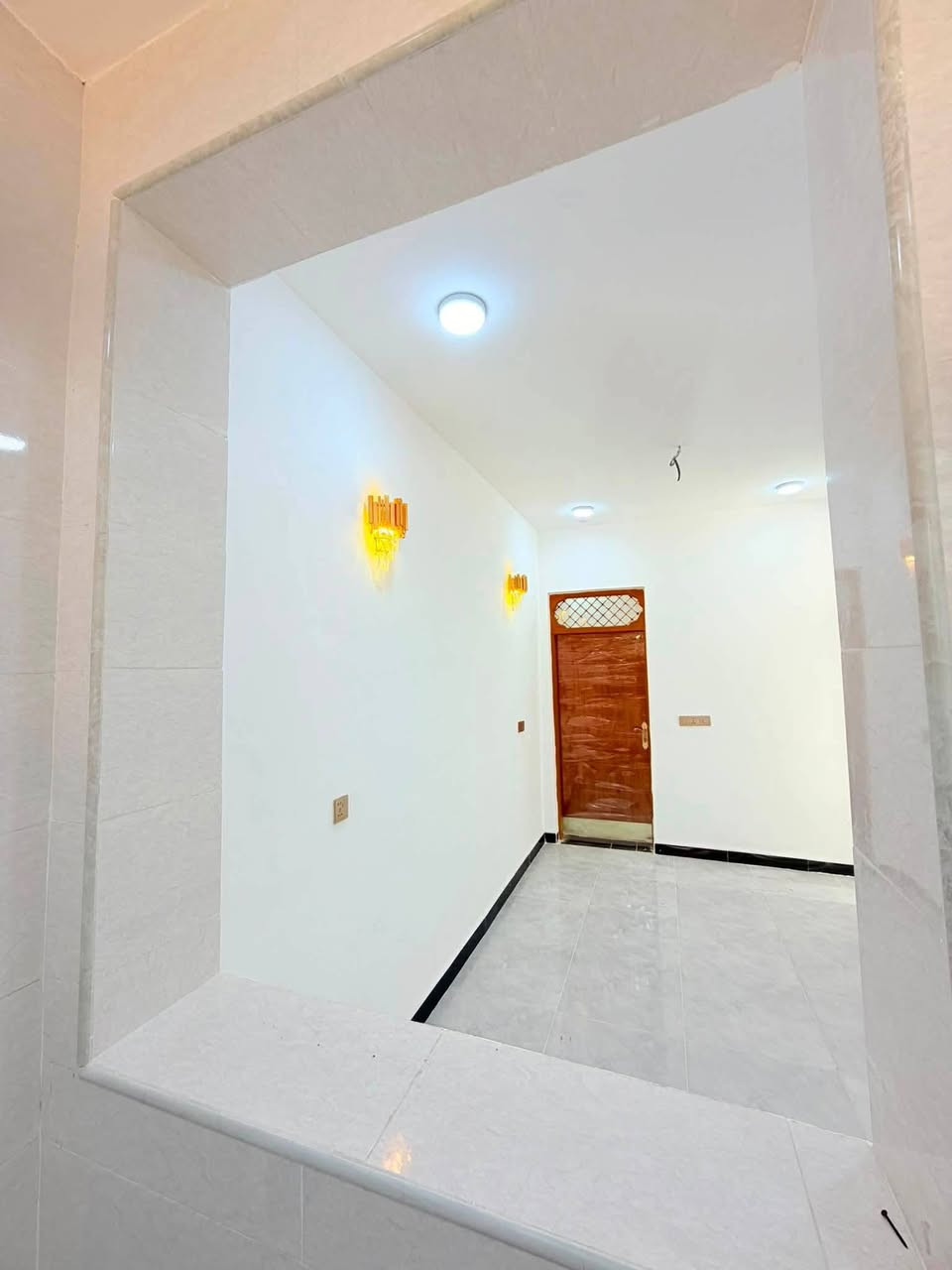 المساحه 50متر  بناء ممتاز وجيد جدآ 
💰 السعر: 23مليون (قابل للتفاوض)
🏗️ البناء: طابوق  
🏠 الأساس والسقف: صب كونكريت مركزي 

مواصفات البيت:
✅ غرفة نوم 
✅ صالة 🛋️
✅ مطبخ 🍽️ 
✅ صحيات 🚿

الخدمات المتوفرة:
🔹 ماء 💧
🔹 كهرباء ⚡
🔹 شوارع مبلطة 14متر  🚗
🔹 مدارس قريبة 🏫
🔹أنترنيت ضوئي 
🔹 خط مولده 
📍 الموقع: النجف – حي ميسان، شارع الزوار 
خلف سكلة الكرعاوي
📜 طابو زراعي (قرار 320 )مشمول بالتطويب 

📞 للتواصل: ***********
