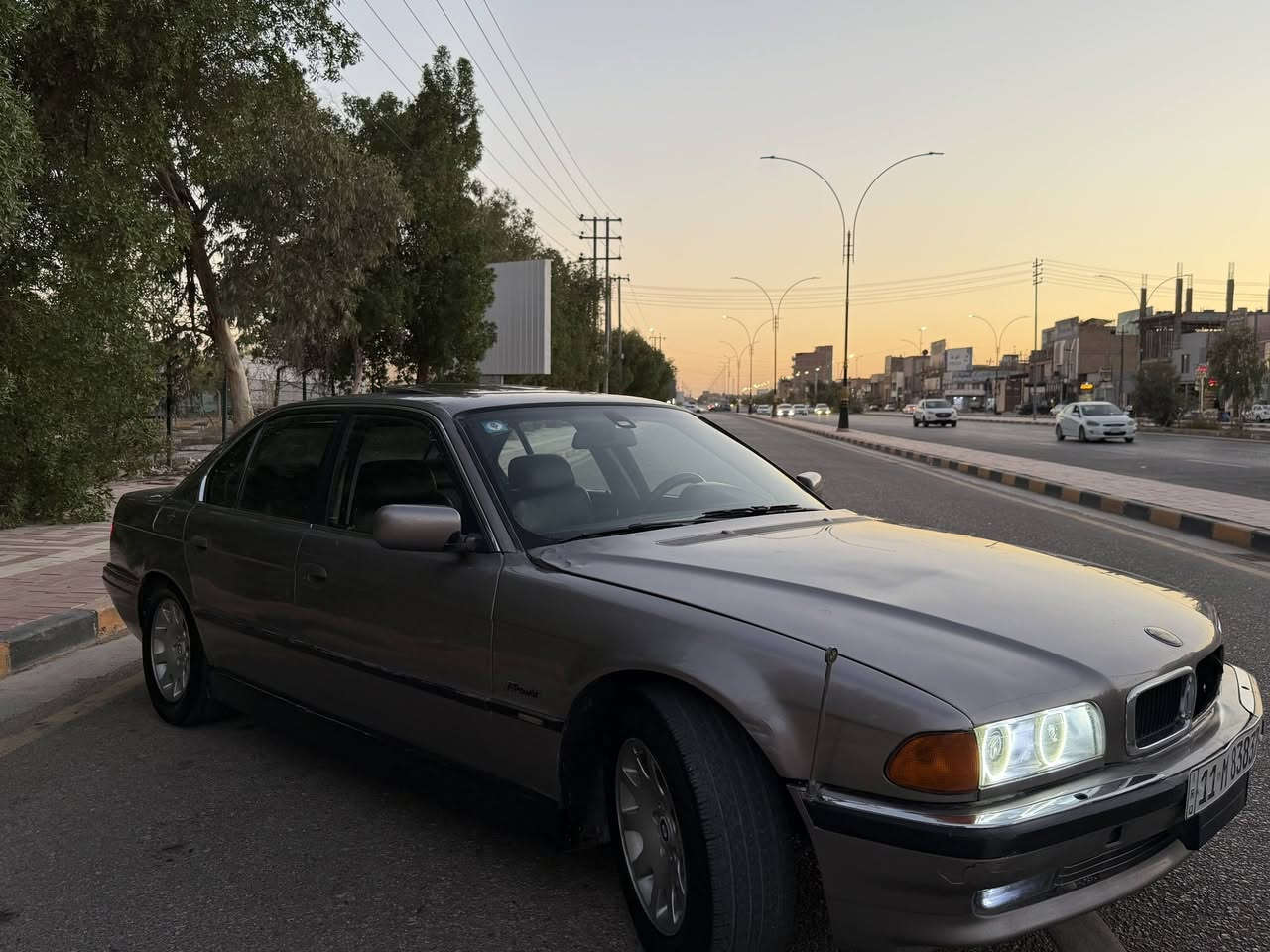 730i 1996 E38 V8 خفاش
‏
‏تحية طيبه....👇
‏خفاش رقم بغداد سنوية وهزه جديدة لل 2031 بأسمي شخصياً  محرك 30i V8 اصل
‏فول مواصفات :-👇
‏كشنات امامي خلفي كهرباء
‏ستارة خلفية كهرباء + جانبيات
‏كشنات جلد 16 حركة مع خزن ميموري
‏سلايد روف شغال
‏هيترات بالكشنات الامامية والخلفية
‏مراية قلاب مع البك
‏مرآة وسطية كهربائية عاكسة للضوء العالي
‏تبريد ثلج
‏جنطة شفط
‏ABS منظومة شغالة
‏كهربائيات بلادية بدون جطلات
الادامة :-👇
‏حدادية جديدة
‏تخم تاير جديد
مسطرة بخاخات مع البخاخات مال حاوية
تخم بلك مع مجاول كامل جديد
طوافة البانزين الصغيرة والكبيرة مع الفيت بم مع القاعدة كاملة مال حاوية
منظومة ABS مع اربع حساسات كاملة
تخم واشر قبق ولفات كامل
سيم سكليتر كامل
مكينة جام مال الابواب
جامة امامية جديدة توني شادهه....👇
السيارة ‏صبغ عام جمالية بدون حادث
‏وتفاصيلها واضحة بالصور

مكان السيارة بغداد

‏السعر  (57) ورقة

‏***********
