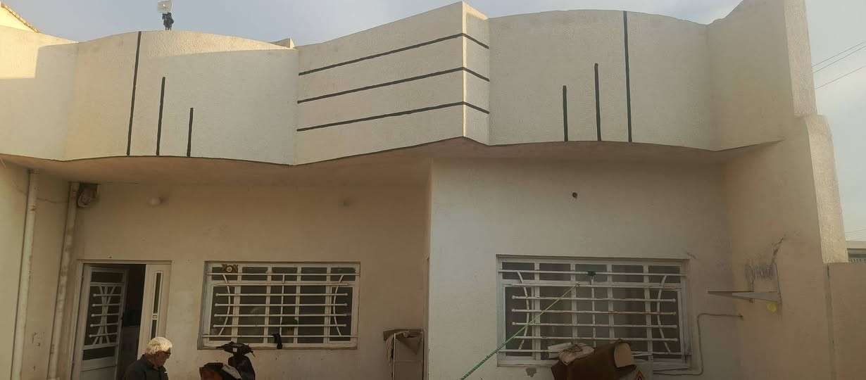 للبيع بيت زراعي سند 25 مساحه 260 طابقين عنوان دوانم النفط شارع شركه نفط ميسان قرب اسواق ماركه جكليته اتصل ***********
