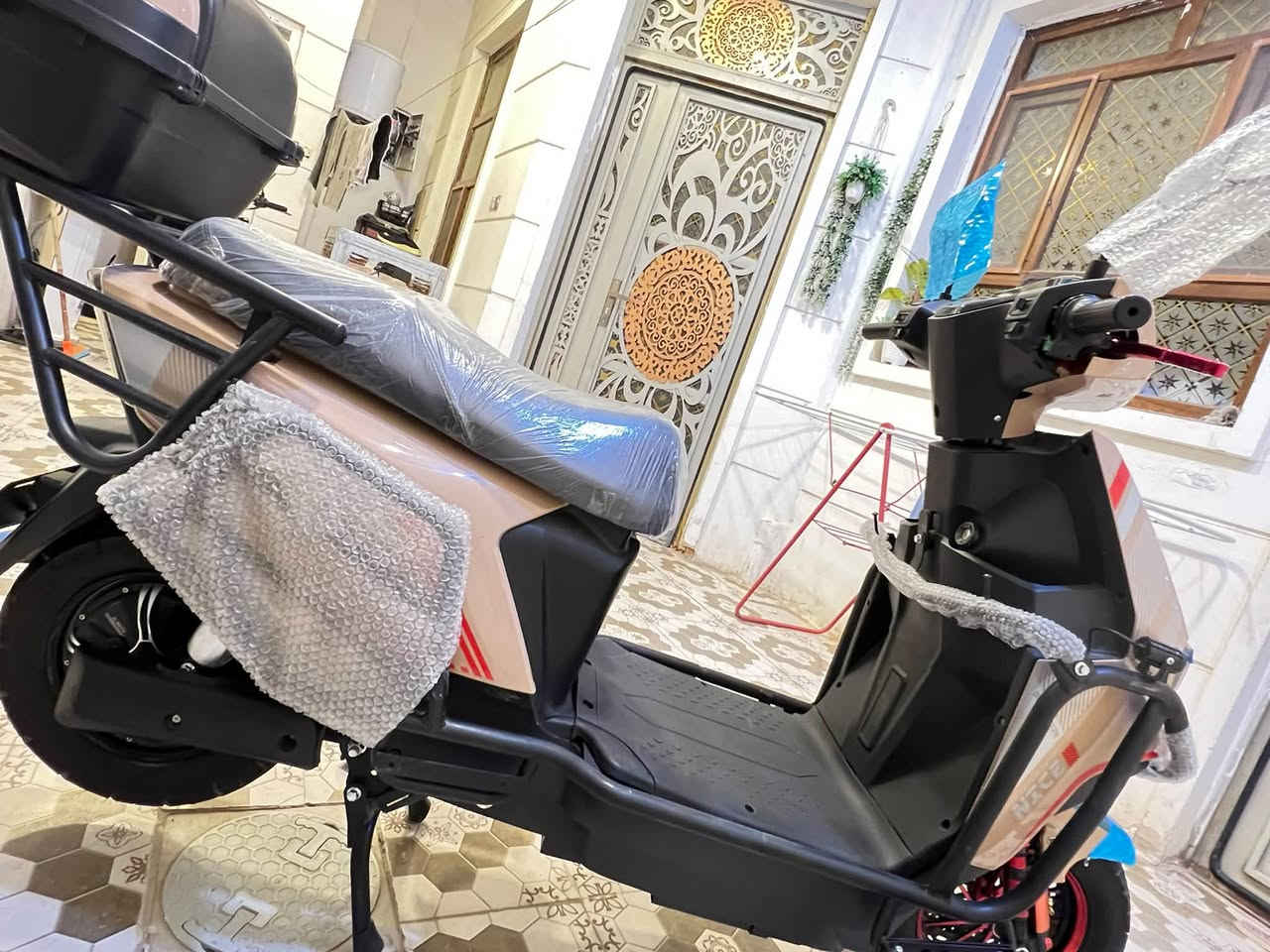 السلام عليكم
دراجه شركة الماسه 💎الشبح 
موديل2026
موطور بالكارتون جديد مستخدم شهرين فقط 
(اخو الزيروو مستخدم شي قليل جداً مكفول حتى من شخط ...)
(بطاريات عدد 6 على فحص ) 
فول مواصفات  «ملف 3500W>
(نظام  R) (نظام P)
(مخرج شحن USP) 
(سرعة99حقيقي) (سرع 4)
(سويجات2بصمات+كرتات +سويجات جنطه 2)
(مثبت سرعة) 
لايت زنون عالي ناصي 
سماعة بلاتوث بلادي 
جنطه خلفيه بلاديه
اشاير يمنة يسرة دبل اشارة
السعر 675الف وبي مجال
الموقع داخل الرمادي 
الاستفسار :***********
