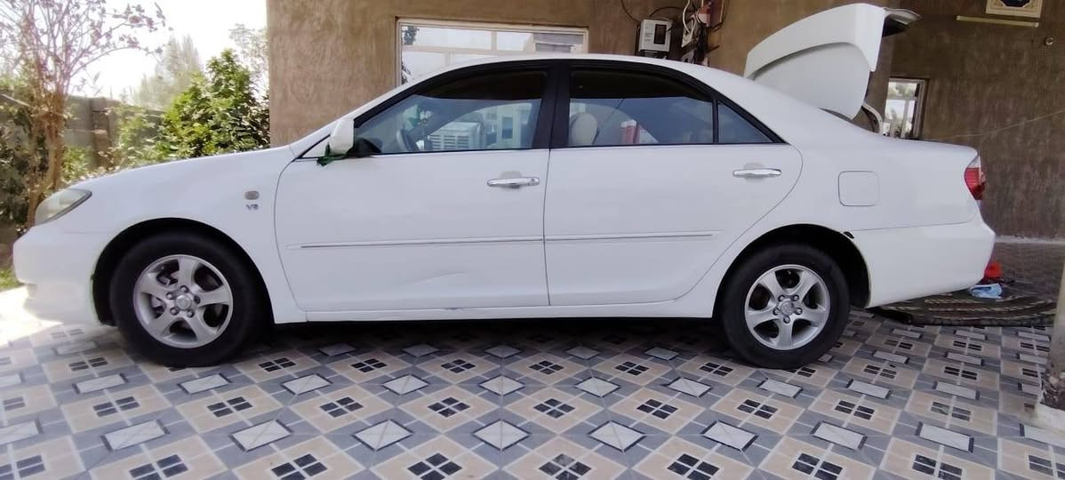 سياره للبيع تيوته كامري موديل 2004
. محرك 6 سلندر 
فول نضافه مواصفات 
السياره مكفوله كفاله عامه من صبغ ومن اي ضربه 
مواصفات السياره 
بيها تبريد بارد ثلج 🥶
تبريد ثلاث قطع 
سياره نضيفه بمعنى الكلمه 
بيها حساسات اماميه وخلفيه 
تايرات جديده 
السياره احلا من الصوره 
المكان: صلاح الدين قضاء الضلوعيه
سعر: 130 $ وبيها مجال 
الاستفسار الاتصال على الرقم***********
