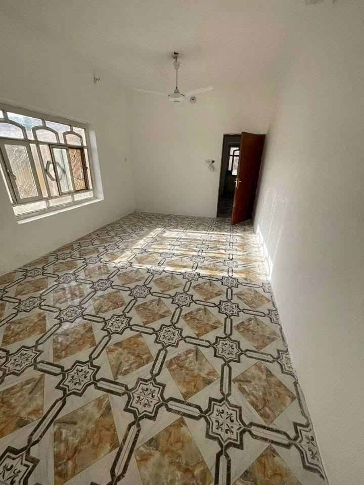 🏠 دار للبيع بموقع ممتاز

📍 حي الأساتذة قرب مستوصف حي الأساتذة
📐 المساحة: 100 متر مربع
📄 طابو صرف
🏠 طابقين، بناء جيد جداً ونظيف
🛣️ شارع تبليط، مجاري وخدمات كاملة

📞 للاستفسار والاتصال بصاحب العقار مباشرة:
***********
