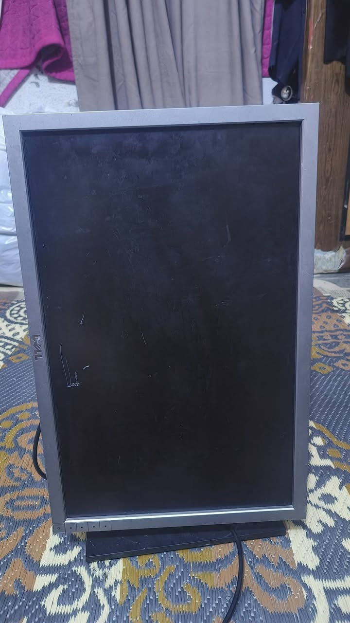 سلام عليكم
شاشة DELL p2210f حجم 22 عرض فقط شغالة 
السعر 50 ألف بيهة ضربة موضحة بل صور
المكان بغداد ***********
