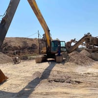 كوماتسو • حفارة ٢٤٠ • موديل ٩٨