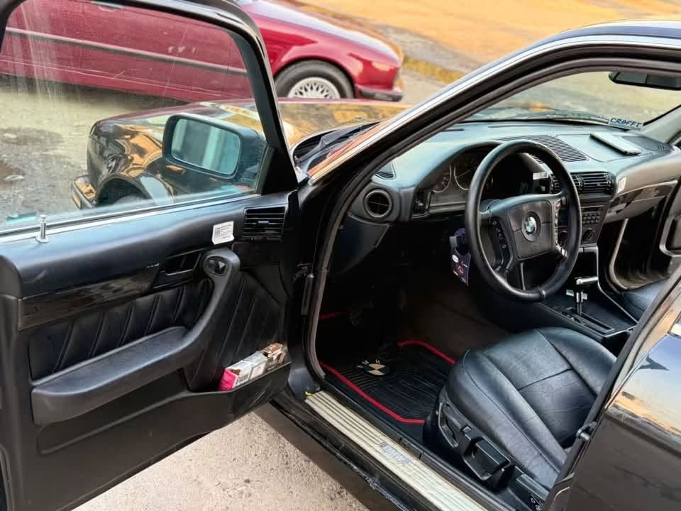 سلام عليكم

BMW525 مسكر فول مواصفات 

(بيع فقط)

موديل 95 اصل

سياره حيل حلوه احلى من الصور 

كير ومحرك شرط 

تبريد قطعتين ثلج 

طخم تاير نضيف 

صدر امامي خلفي فوك النص عمر 

وايرمنيه كلها شغاله 

ضفاير نضيفه ما مجطله 

لايت زينون

مصبوغه جماليه فقط

باقي التفاصل موضحه بل صور 

مكان السياره موصل 
سعر 65
اخي اذا ما تعجبك اعبر المنشور كلمن بل يصرفله 

0***********

نص مكتوب في الصور:
- @.y_.m