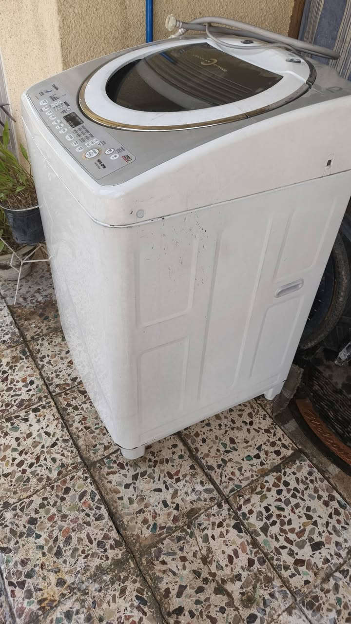 السلام عليكم غسالة مستعمله كلشي ماييها عدا أنو البرغي إلي يفر القاعده مكسور عدا هذا الغسالة نظيفة و كلشي ما بيها السعر ١٠٠ قابل للتفاوض موقعي حي الجامعه
للتواصل:***********
