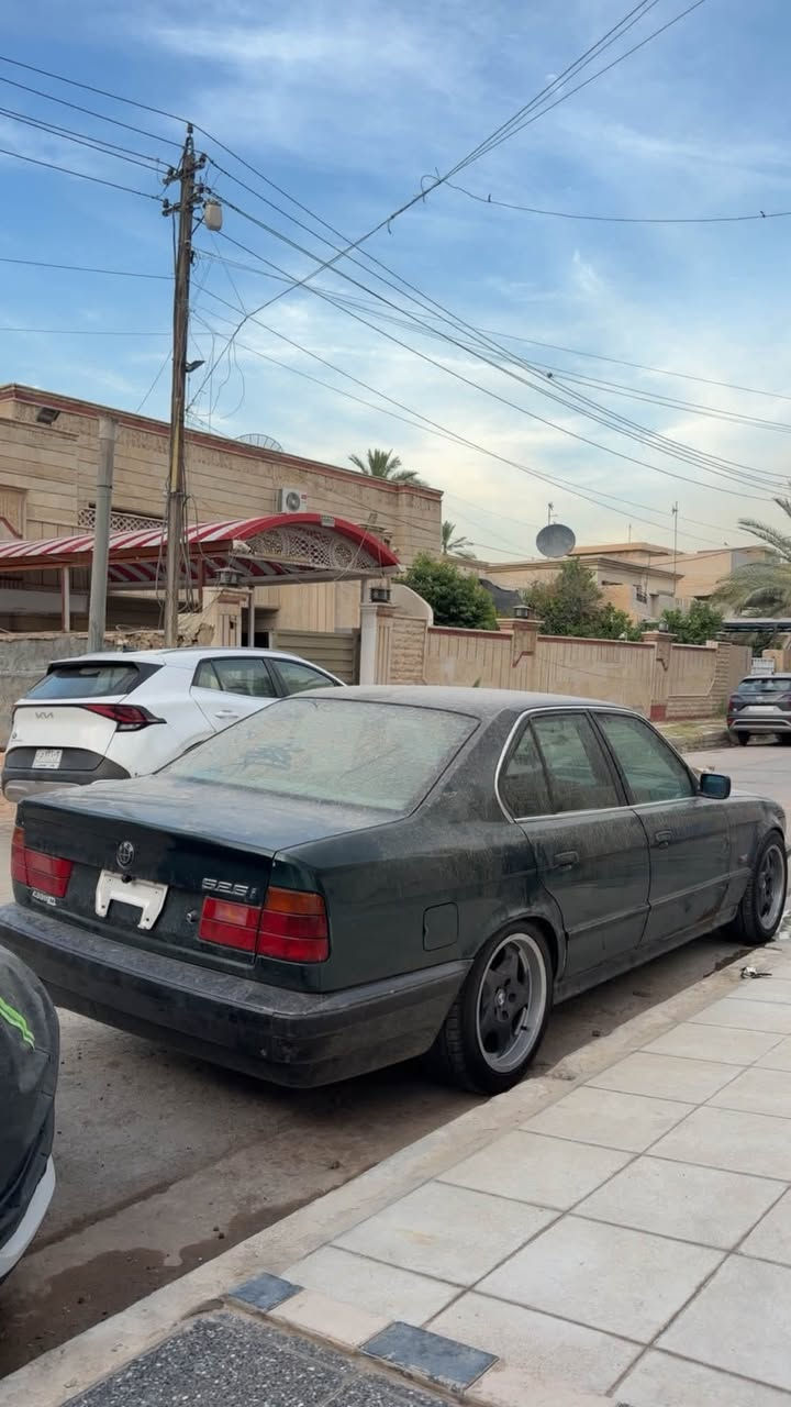 سلام عليكم اخوان للبيع بي ام 525 بلاديه
سياره عالبلاد بدون صبغ عضمتهه كلش حلوه غرفتهه كلش جديده موديل 1991 مكينه فانوص سياره كلش جديده ترايهه مال حديث شرط وكلشي واضح بالفديو وبالصور ويل m5 داخل جلد كارتير رقم دولي هزه وسنويه جديد 
مكاني بغداد حي الجامعه السعر 58 ***********
