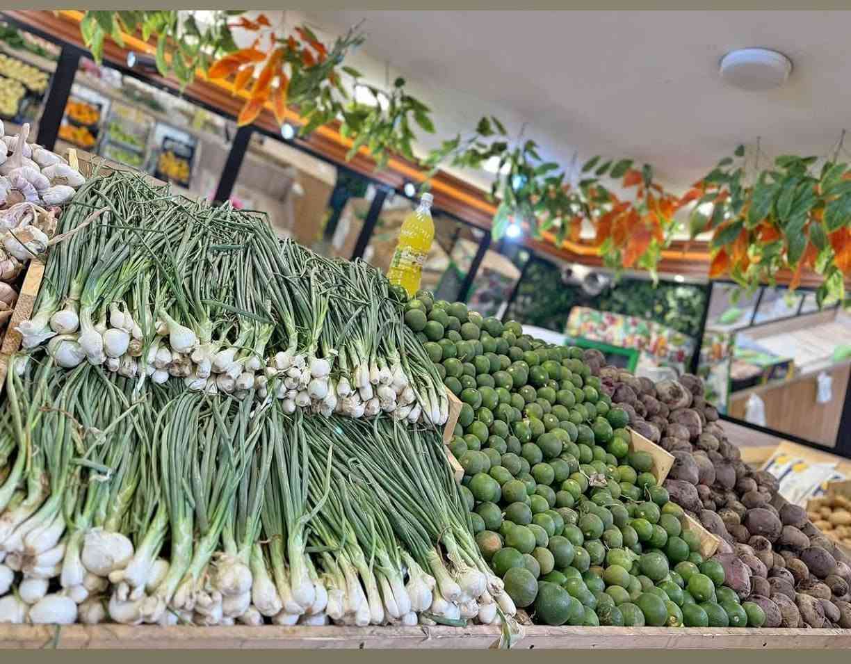 حياكم الله من علوة زاد الخير
أسعار يوم الاربعاء والصلاة على النبي

الخضار

🍅 طماطة عراقية — 750
🍅 3 كيلو طماطة رايجة — 1000
🥒 خيار ناعم درجة أولى — 1000
🥒 2 كيلو خيار وسط — 1500
🥔 بطاطا عراقية درجة أولى — 1250
 بطاطا عراقيه درجه ثانيه ب 1000
🍆 أسود عراقي — 1000
🧅 بصل بارد كرستال — 1000
🧅 بصل أصفر بارد — 1000
🧅 بصل أخضر — 1000
لوبيا عراقية — 1500
باميا عراقية — 3500
شجر عراقي ناعم — 1000
فلفل حار وبارد — 1500
فلفل ألوان علبة — 1000
فطر علبة — 2000
جزر تركي — 1500
قرنابيط — 2000
فاصوليا خضراء — 2500
شونذر — 1000
خس مستورد قطعة — 1000
لهانة حمرة وبيضة — 1000
 ذره عرانيص شمالي ب 1000 

الفواكه

🍌 موز — 2000
حامض عراقي — 3000
حامض عراقي ناعم — 2000
حامض أفريقي — 2000
حامض سوري أخضر — 1500
رطب برحي — 2500
 خلال برحي ب 2000
تمر خستاوي مال كليج — 1500
رمان يمني أحمر وحلو — 3000
رمان مصري — 1500
كيوي تركي — 2000
عنب حلواني — 1000
عرموط حلو — 2500
تفاح أخضر سكري — 1500
تفاح أحمر إيطالي — 1500
تفاح أصفر — 1500
تفاح خد وخد — 1500
عنجاص عين الجمل — 1000
الو أحمر — 1000
خوخ مسكي — 1500
خوخ صوفي — 1500
برتقال تركي عسل — 2000
ركي أحمر وحلو — 1000
بطيخ عسل — 1000

الخضرة والمواد

سبيناغ مع اله — 3000
ريحان 8 — 1000
نعناع 8 — 1000
معدنوس 8 — 1000
كرفس 8 — 1000
رشاد باكة دبل — 500
سلك — 1000
شبنت — 500
خبز بيت جديد 5 — 1000
 طرشي الموصل علبه كيلو بلف ونص 

🚕 التوصيل داخل مجمع بسماية A / B — 1000 دينار

📞 واتساب: ***********

نص مكتوب في الصور:
- إرسال رسالة...
- رطب مكتوم