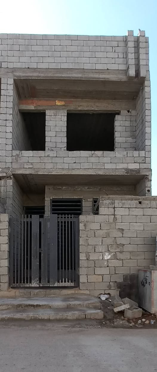 سلام عليكم هيكل للبيع مساحه 100 متر طابو زراعي سند العنوان الحول التحرير قريب على الشارع 50 متر مقابيل المختار الاستفسار على هذا الرقم ***********
