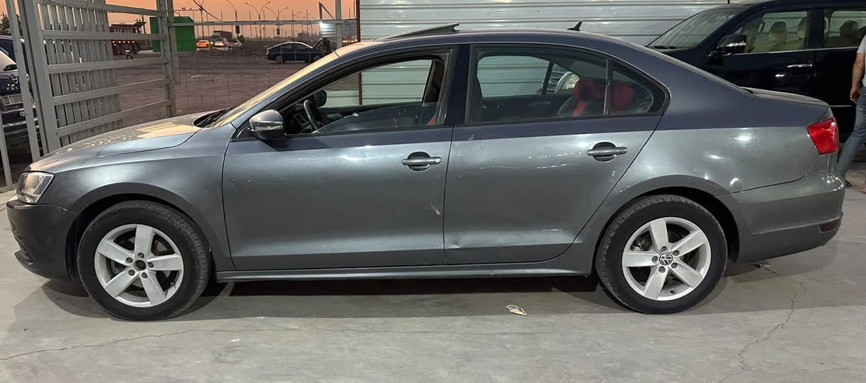 🔥🇩🇪 VOLKSWAGEN JETTA 2012 خليجي 🇩🇪
🚘 جيتا موديل 2012 – خليجي
⚙️ محرك 2000 CC بدون توربو
🔄 للبيع أو مراوس حسب القناعة
✨ فول مواصفات:
▪️ تحكم بالستيرن من جهتين
▪️ شاشة كبيرة
▪️ بلوتوث
▪️ سقف سلايد
▪️ حساسات أمامية وخلفية
▪️ تبريد ❄️ ثلج
🔧 صيانة كاملة 
✅ بلكات جديدة
✅ نوزلات جديدة
💯 سيارة جاهزة وما تحتاج أي مصروف
🎨 حالة السيارة:
▪️ فقط جاملغ أمامي
▪️ الدواخل بدون قطرة صبغ
▪️ سيارة نظيفة وحلوة وما بيها نقص
▪️ جاهزة للفحص بكل مكان
💰 السعر: 97 ورقة 
🔄 مراوس حسب القناعة
📍 المكان: بغداد – بسماية
📞 ***********
