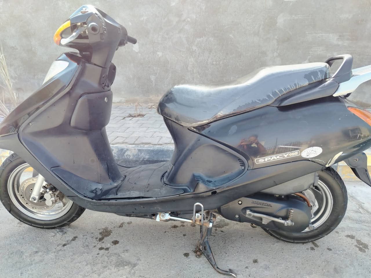 السلام عليكم
سبيسي ياباني مكفوله الى حاب يتواصل وياي خاص
او على رقم الهاتف ***********
