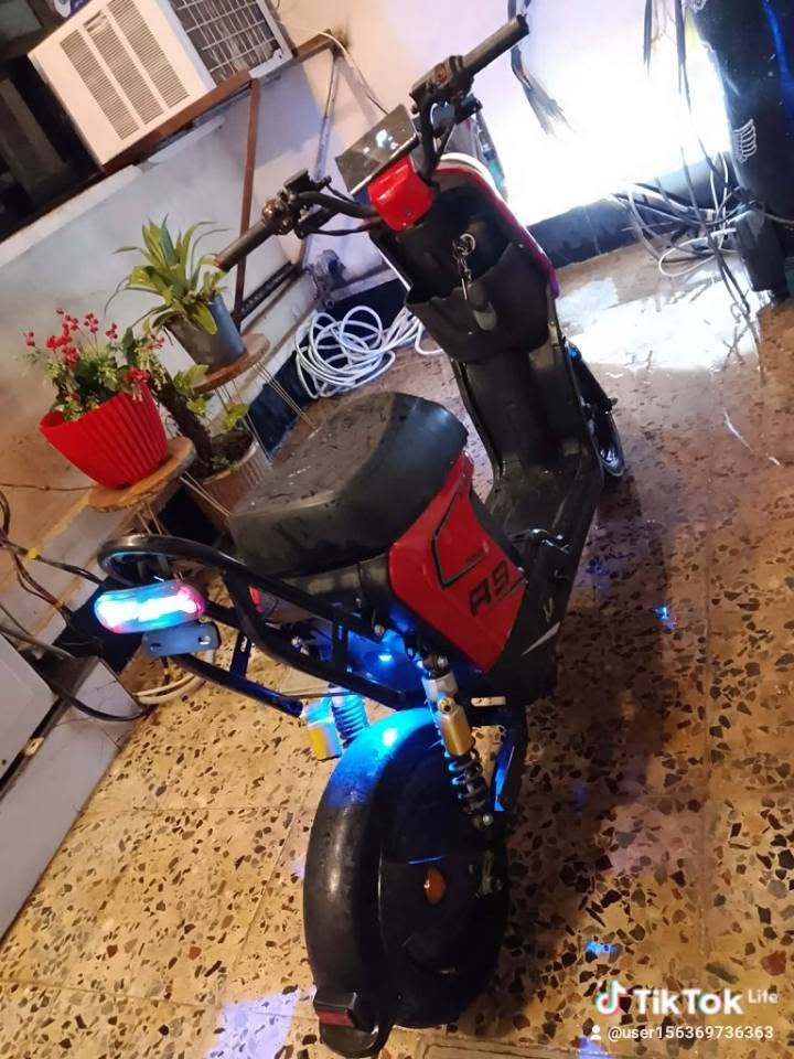 للبيع مثل ما هيه دراجه جديده يرادله كفرات جدد بس 250الف ملف 1200 سرعه 99 حقيقي تشغيل دبل سويج دبل بصمه حساس إنذارات اشاير كهربائيات كلها شغاله رقم واتساب ***********

