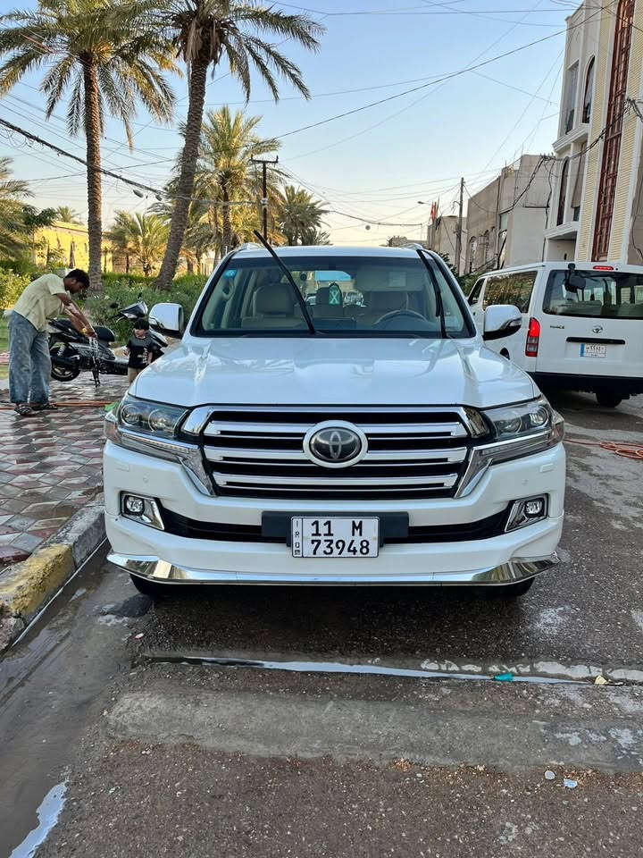 السلام عليكم
من رخصت مدير الكروب لاندكروز موديل  ١٧السياره جديده جدا ماشيه ٦٥الف وقابل للزياده السعر المطلوب ٤٦الف مكينه ٤٠٠٠

مكان السياره بغداد الكرخ ***********
