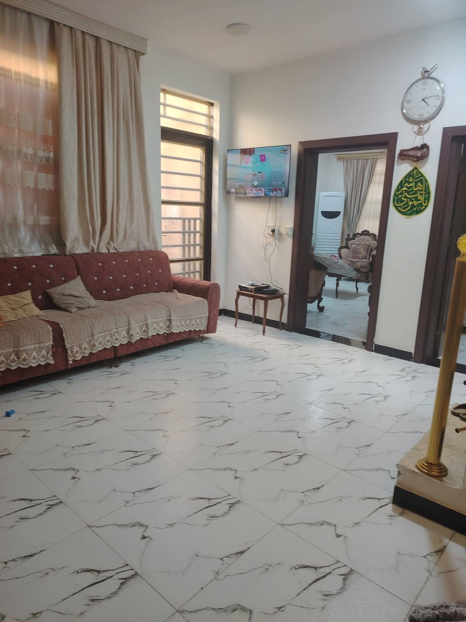 السلام عليكم بيت للبيع في مجمع الرواد مساحته ٢٠٠ متر طابق واحد مطلوب ٩٥ والسعر الكلي ٢١٥ للتواصل ***********

