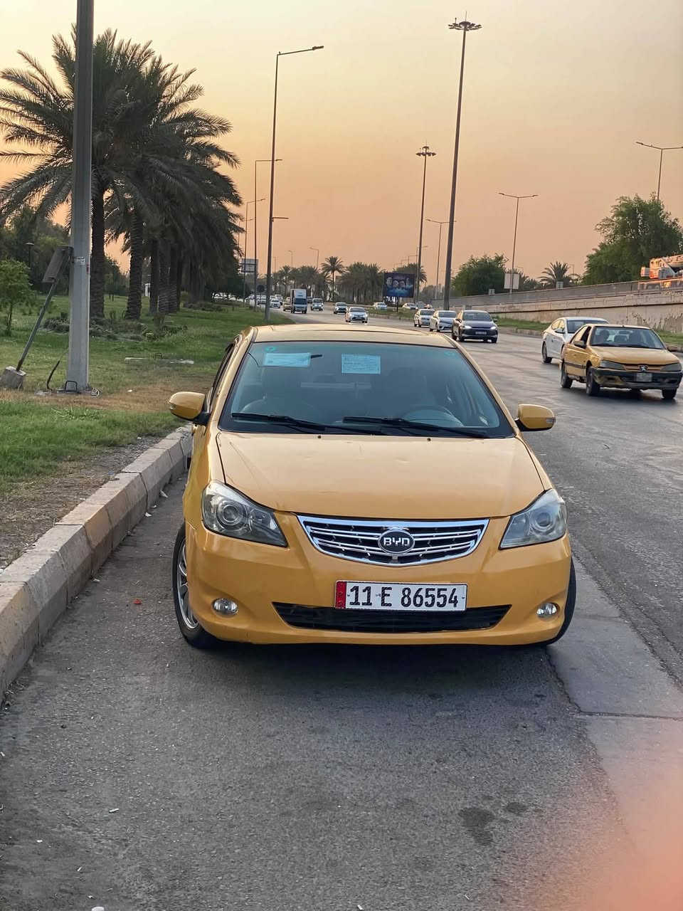 سلام عليكم
بيوايدي للبيع 13

جديده بدون ضربه أو صبغ سياره بلاد برغي مامفتوح بيها وكلها شغاله تبريد ثلج وخير من الله استفسار أكثر اتصل وخادمك ***********
