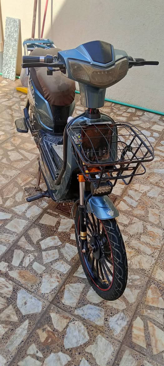 سلام عليكم من رخصت مدير الكروب 
دراجه شحن  بطاريات شادهن قبل شهرين 

سعر 450وبيه مجال حك الجيه 

دراجه نضيفه بس الكشن اسوي تعبان ومغلف 

البصرة ***********
