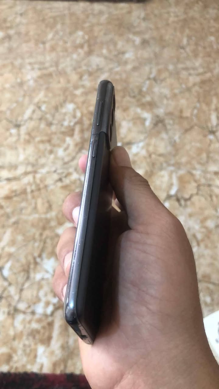 Samsung Galaxy S21  5G
🔹 النسخة الأمريكية الأصلية (نسخة الاتصالات الأمريكية التي تأتي بدبل SIM رسمي) دبل سيم . النظافه 95%
🔹 سعة التخزين : 128GB
🔹 الجهاز أصلي درجة أولى وكل شيء بي شغال
🔹 المعالج: Snapdragon 888 
🔹 استخدام الألعاب والتصفح والتصوير ممتاز جدًا 
🔹 الكاميرات الخلفية: 12MP + 12MP + 8MP
🔹 تصوير فيديو 4K / 60FPS أمامي وخلفي
🔹 تقريب بصري 3X
🔹 الكاميرا الأمامية: 32MP
السعر 260 وبي مجال ويرهم للمراوس.
📩 التواصل: خاص أو ***********
