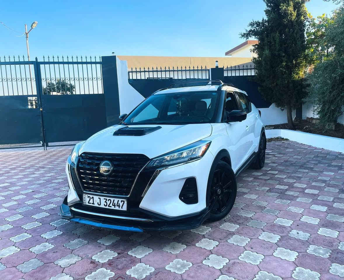 Nissan kicks 2021SR
سەیارەکە فولە 43000 حەقیقی ڕۆشتوە بۆیاخی نیە 
کوشن هیتەرە سوکان هیتەرە ڕادارو خەتی جادەیە تەحدید سورعەیە بەشەرتی تەقەو ڕەقە چرکەی تیانیە بەناوی خۆمانەوەیە
چوار تایەی تازەی لەسەرە 
سعری  157گەڵاو معامەلە
***********
شوێن سلێمانی السليمانية, العراق
