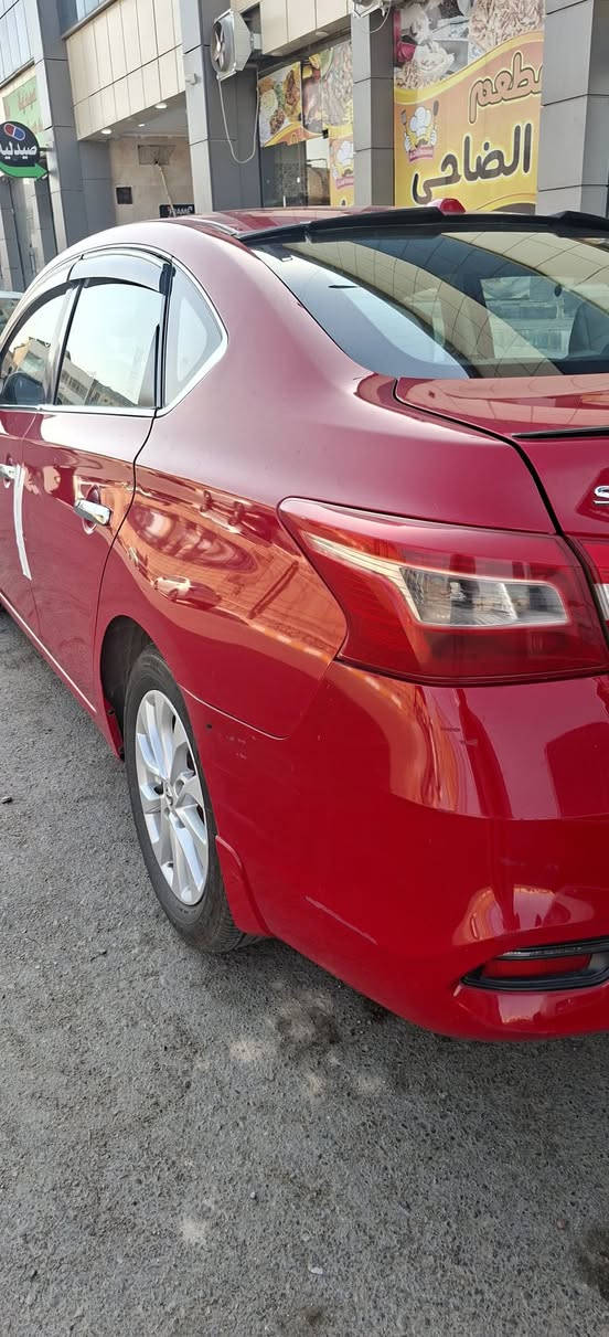 🚗 للبيع نيسان سنترا 2018 🚗
💎 المواصفات الأساسية:

 • اللون: أحمر 

 • محرك 1800cc اقتصادي بنزين

 • قير CVT أوتوماتيك ناعم

 • المسافة المقطوعة: 200الف كم تقريباً

 • أنظمة القيادة: عادي – سبورت – إيكو

 • تحكم ستيرن متعدد الوظائف

 • تبريد ثلج (فول)

 • نظام صوتي مع بلوتوث

 • حادث فقط باب وشويه بارد 

 • تحتوي على مثبت سرعة (Cruise Control)

🛡 مواصفات الأمان:

 • وسائد هوائية (Airbags)

 • نظام فرامل ABS

 • كاميرا خلفية

 • حساسات رجوع وأمامية للاصطدام

💰 السعر:  (115) وبيها مجال بسيط

.رقم صلاح الدين دولي جديد

📞 للاستفسار: *********** واتساب فقط

✅ السيارة بحالة جيدة وجاهزة للاستخدام

السعر مناسب وبيه مجال للجادين فقط

….تحويل مباشر.

📍 الموقع صلاح الدين بيجي
