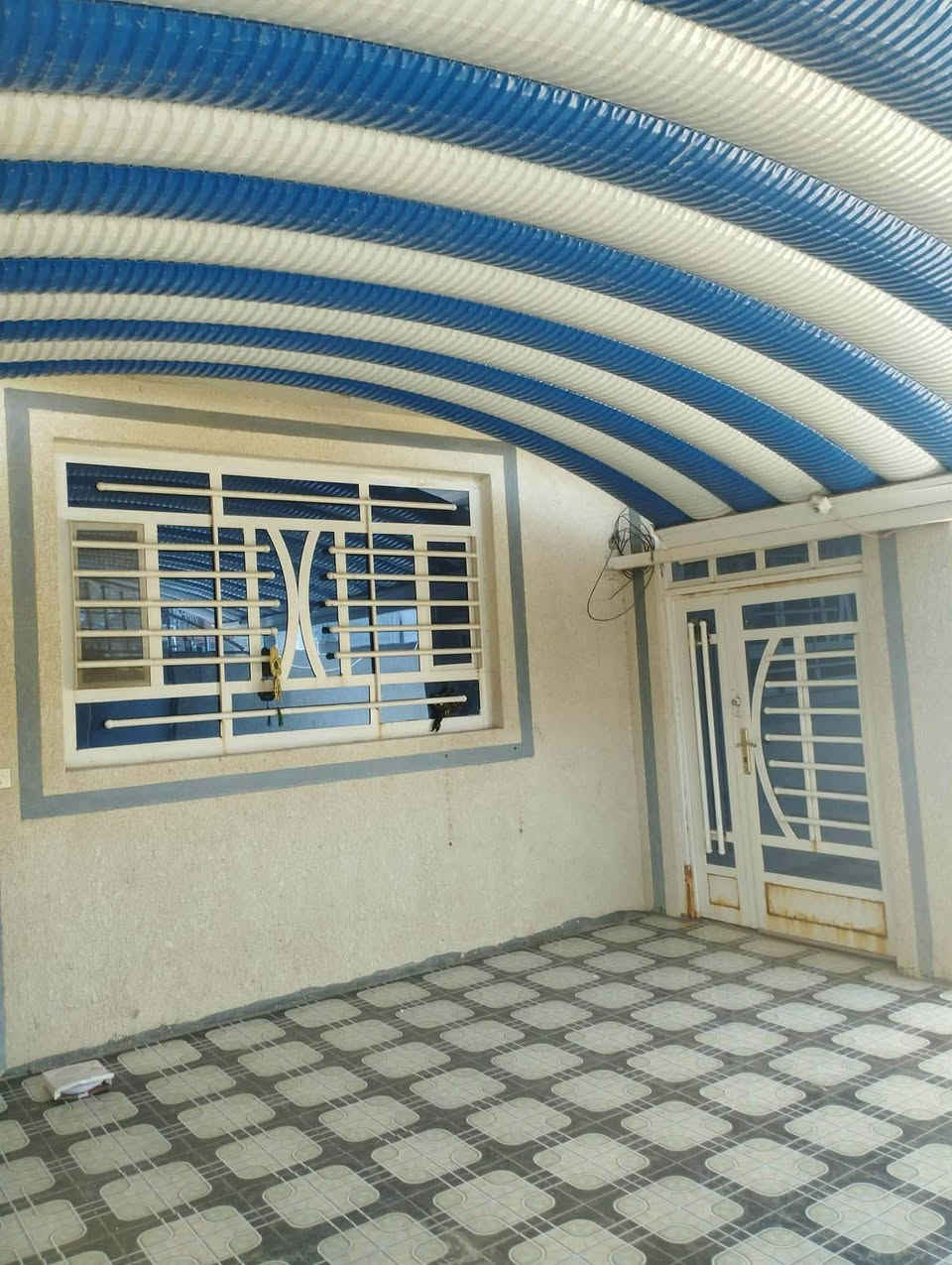 بيت للايجار مساحه 225 متر طابقين غرف نوم 3 صحيات عدد 3 استقبال كلدور مطبخ حار وبارد موقعه شارع 80 حي القضاة شارعه 30 متر سعر الايجار 400 قفل تفاصيل اكثر
 ***********
***********
