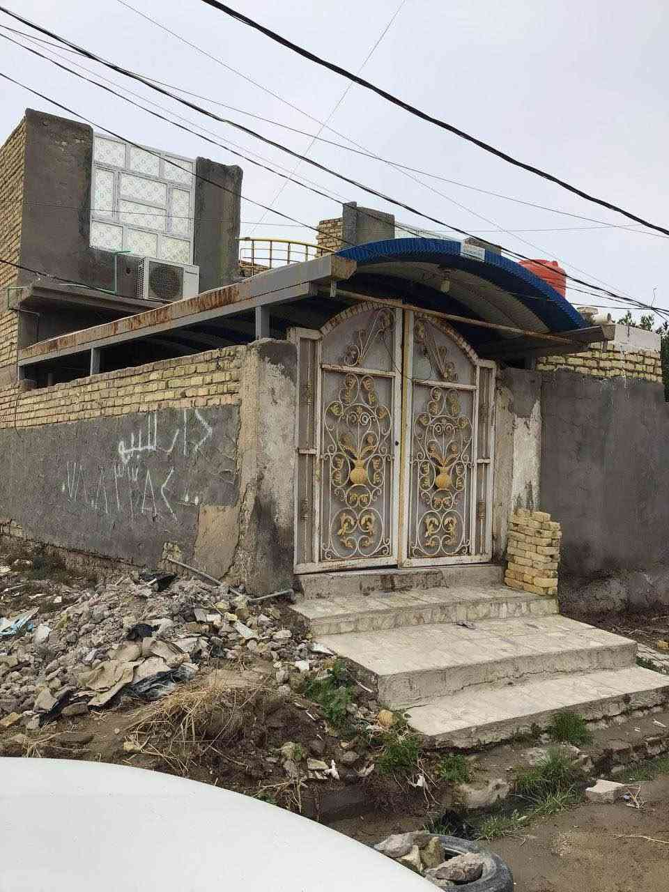 بيت له بيع في منطقه ام عصافير يحتوي على 3 غرف مساحه 250م سعره 160 تواصل مع صاحب البيت على رقم الموبايل *********** السماوا, المثنى
