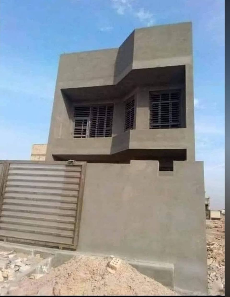 سلام عليكم خلفه سيراميك كاشي لبخ سمنت شغل درجة اولى والله متفرغ حالين ***********
