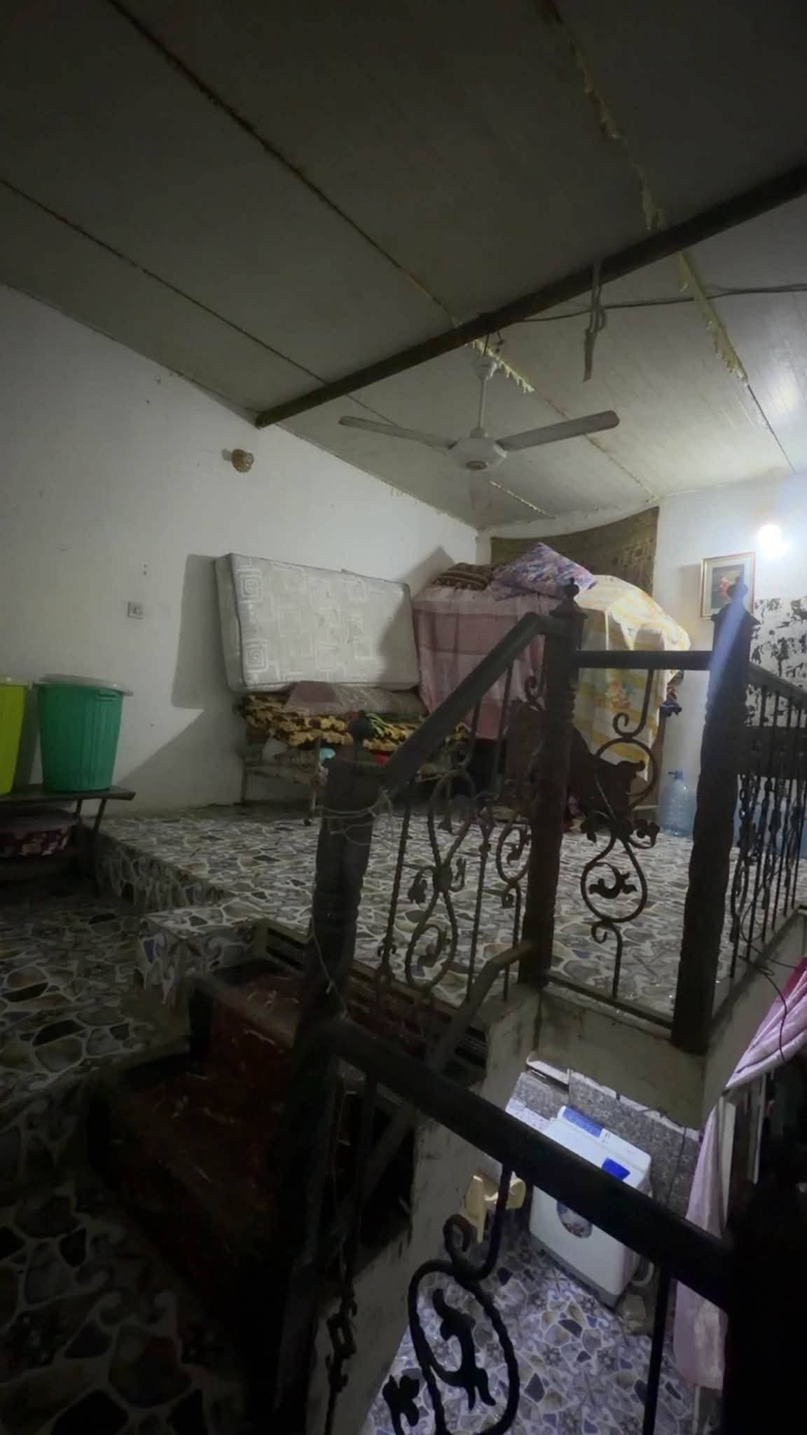 بيت للبيع 90 متر مسلح في جكوك يحتوي على استقبال ومطبخ وغرفة وصحيات وبيتونة سندويج فقط تصلح ان تكون غرفة سعرة 15 وبي مجال جداً بسيط للتواصل واتساب فقط او على الماسنجر بهذا الحساب***********
