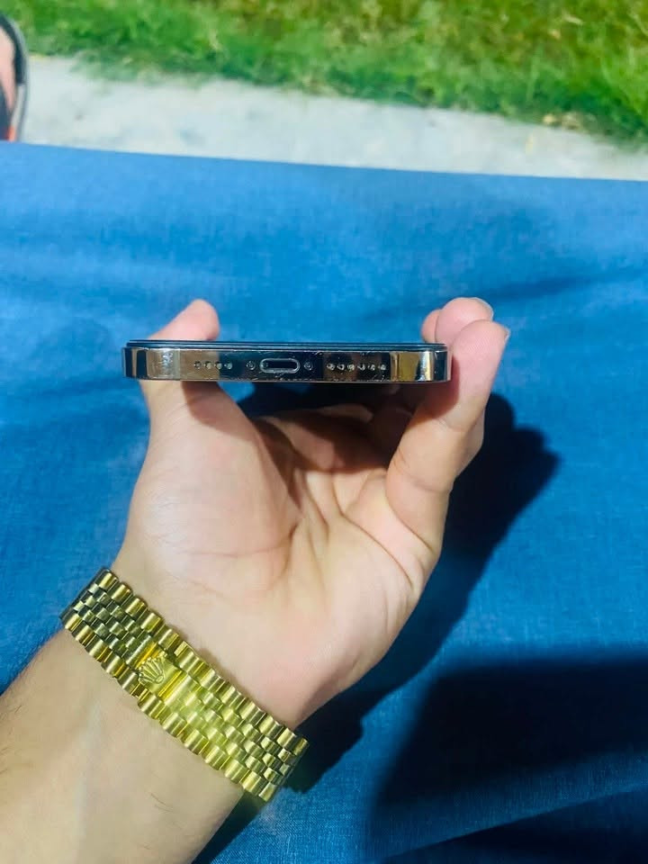 السعر 400 وبي مجال ايفون 12 برو ماكس لون ذهبي مساحه 256 جهاز نضيف مال بيت مبدل شاشه اصليه 3 خيارات بطاريه بلادي 71 صرفه طبيعي
يرهم مراوس حسب القناعه 
الاتصال ***********
