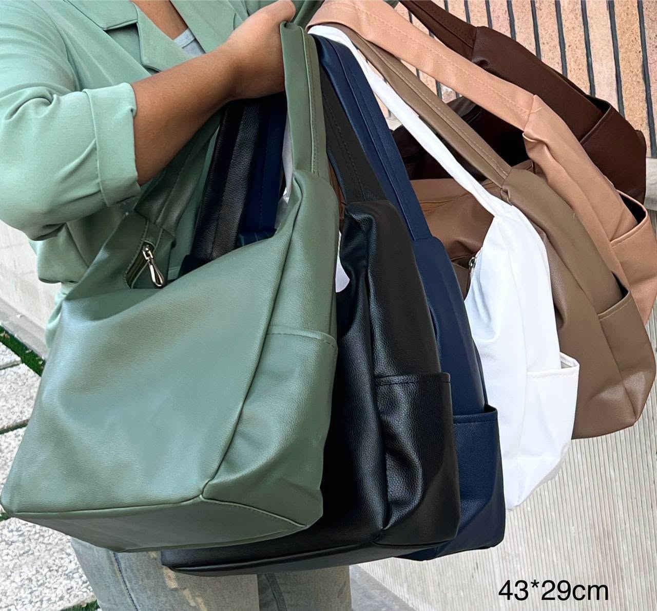 🔥🔥 عرض تحطيم الأسعار من مول السعادة 🔥🔥

👜 حقائب نسائية وبناتية 👛
💥 فقط 3,000 دينار!

✨ موديلات وأشكال حلوة وأسعار ما تتكرر
🏃‍♀️ لا تفوّتكم الفرصة!

📍 الديوانية – حي العسكري – شارع الوكفة القديم
📞 ***********

❤️ مول السعادة… المكان الأفضل للتسوق

نص مكتوب في الصور:
- 43*29cm