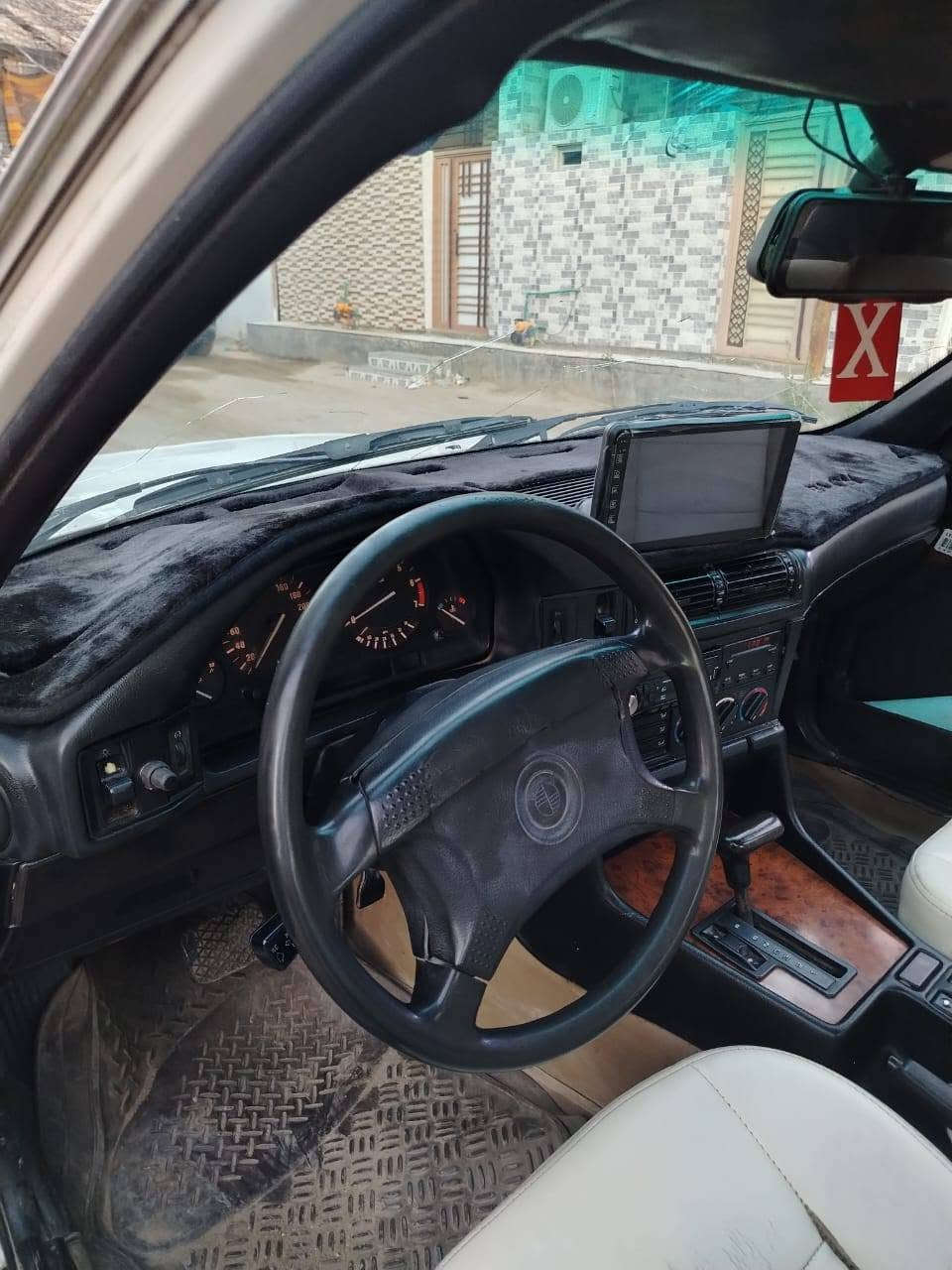 بي ام ٥٢٥ رقم انكليزي بغداد راعيه بلجفل ومداور فوري مواصفات كامله نقص فقط تبريد العنوان كربلاء السعر ٦٠ورقه وبيها مجال الشراي والي يعتني ***********..***********
