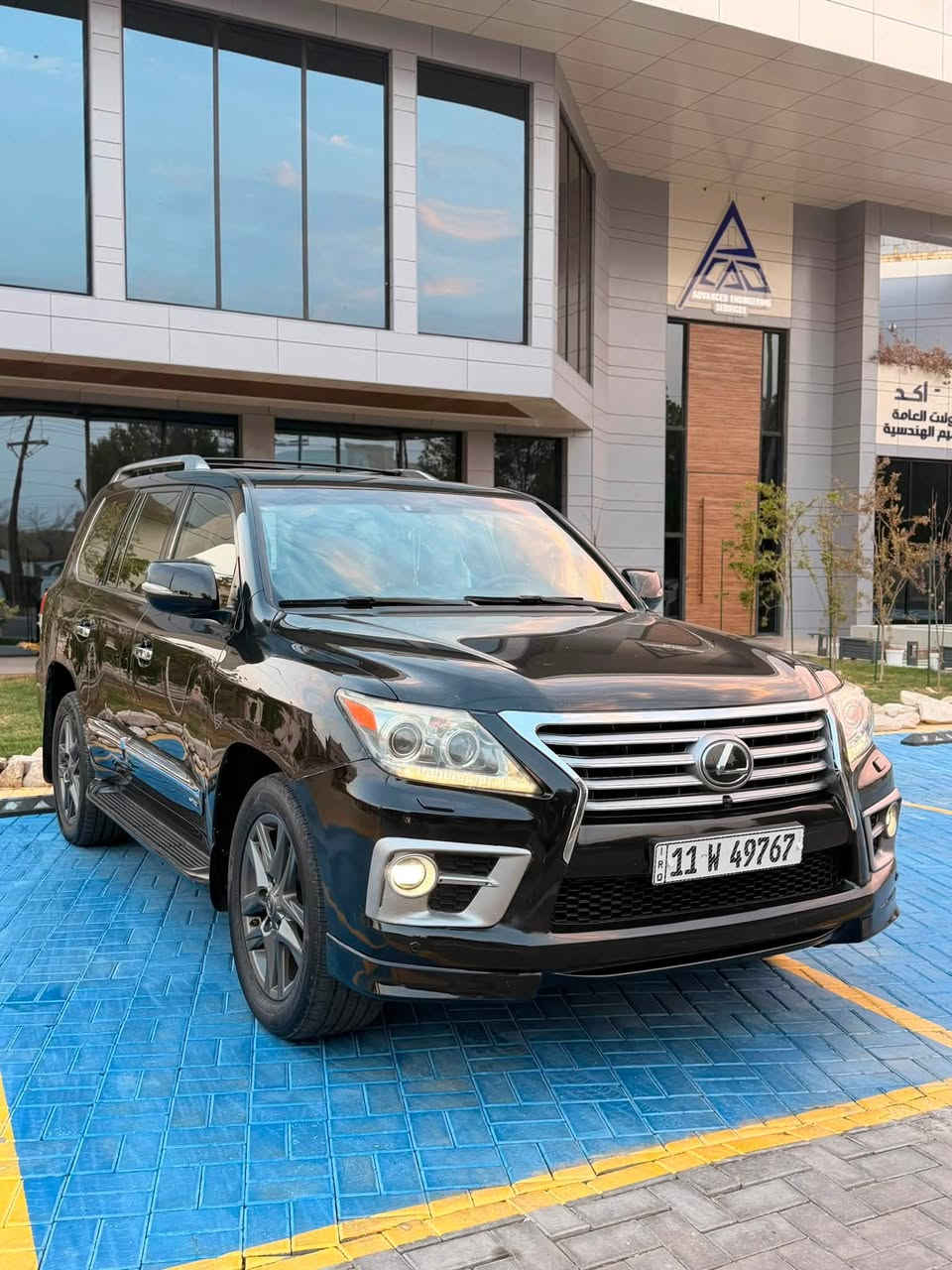 السلام عليكم تحيه طيبه 

لكزس  2015   خليجي  بريمي   فول  مواصفات LX 570

اللون اسود كما موضح بالصور

بريم  اصل  داخل قرميدي   اصلي  

سياره مواصفات معروفه ( بريم )

ماشيه 133الف كيلو حقيقي
تخم تاير جديد 
سياره داخل. قرميدي كشنات جلد
رقم بغداد تحويل مباشر 

سياره محرك و الكير بشرط مامفتوح جديد جديد📦
محرك (V8) 5700 
السياره مكفوله ما عدى شبرين تقريب بين الباب والجاملغ الامامي وشبر بالباب الخلفي دحكات بصيطه وصغيره بس الصباغ …… 
 هذني اني صابغهن بيدي السياره سابقاً مكفوله 
السعر المطلوب 415 بيها مجال بصيط 
للاستفسار ***********
