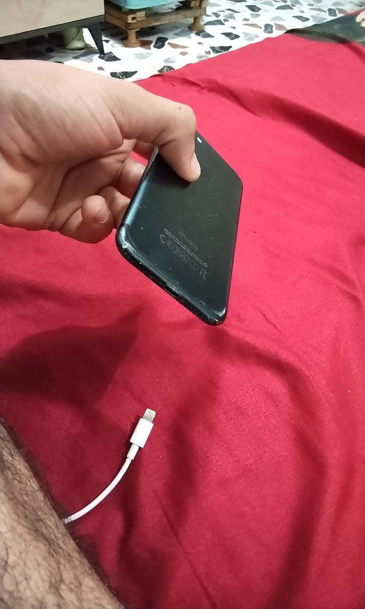 ايفون ٧ • ١٢٨ • بصمه عاطله
