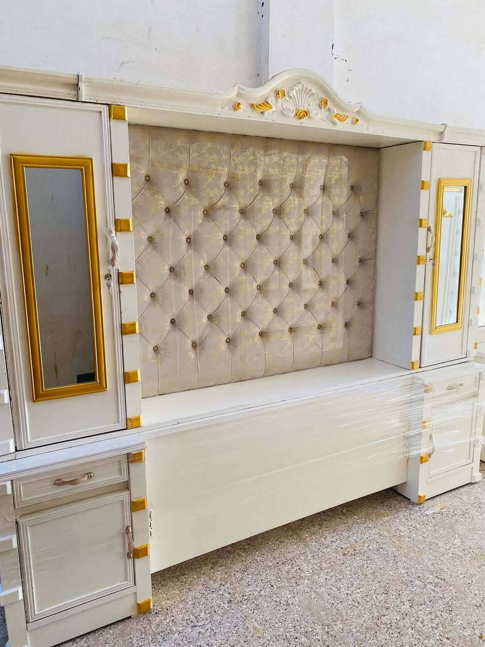 غرفة نوم عراقي مستخدم اخو الجديد خشب عراقي صبغ حراري
شغل درجة اولى مرتب ضهر جرجوبة توصا احطاطة صاج خارج داخل 
ا
رقم الهاتف ***********
