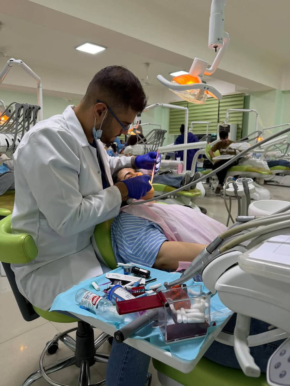 دكتور گورگيس • علاج اسنان مجاني • الكراده ساحة الاندلس