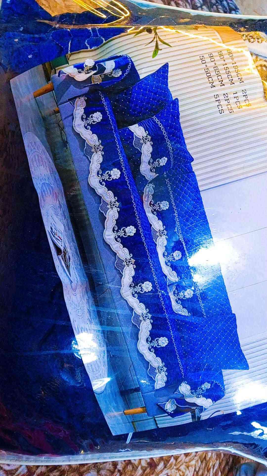 زوليه ام الشعروره ماخذتها ٣٥٠ وابيعها ب٧٥ 
اخت الجديده 

سماعات ام بي ثري ثنينهم ب ١٠ 

مفرش تخم ١٠ مقاعد + ١٢ كوشه  
اني مسويته ب٧٥  قفلهن ٤٠ 

للمراسله خاص  عنوان الثعالبه قرب سيطره الشعب 
***********  للاتصال
