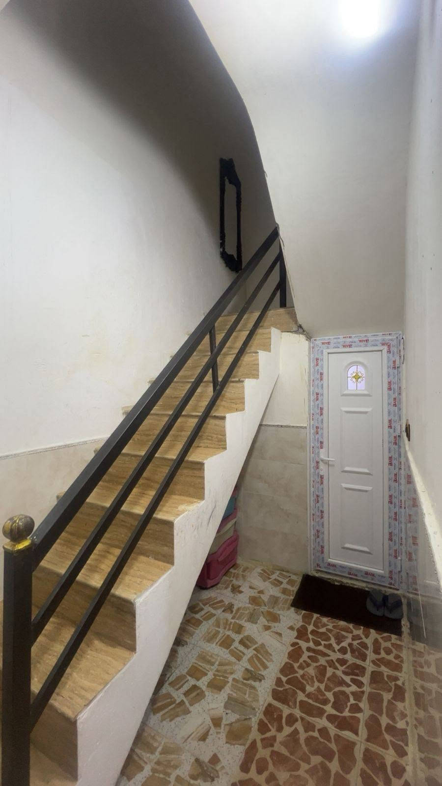 دار للبيع مساحه 50 طابو زراعي سند 25 بسمي 
قاط او نص 
ستقبال او مطبخ صحيات منور القاط الثاني غرفه نوم كبيره بيتونه او صطح بناء بلوك درجه اولى بيت جديد كامل من كلشي بس لبخ الخارج مي مجاري كهرباء انترنت كلشي موجود مكان سريدات القديمه بدايت مربع ال 3 قرب مولده محمد ابو روان سعر 48 
*********** واتساب بس
*********** تصال او هم واتساب
