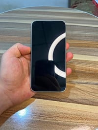 ايفون 16e • ١٢٨ • بطارية ١٠٠٪