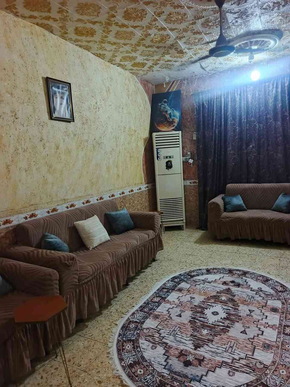 ياالله
سلام عليكم
البيت البيع طابو صرف
مساحه ((200)) متر بناء عكاده
يحتوي على استقبال وصاله ومطبخ
وأربع غرف نوم صحيات داخليه صحيات خارجيه
الماجديه سيد جميل قرب شارع ٢٠
استفسار اتصل برقم ((***********))
